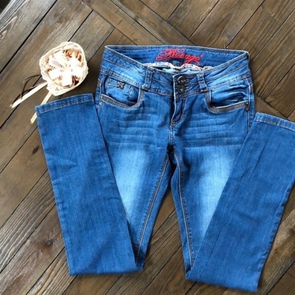 Bonage butterfly accent medium wash skinny jeans
